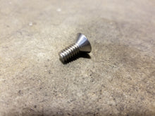 Load image into Gallery viewer, 9427739 GENUINE DETROIT DIESEL® WATER PUMP IMPELLER RETAINER SCREW